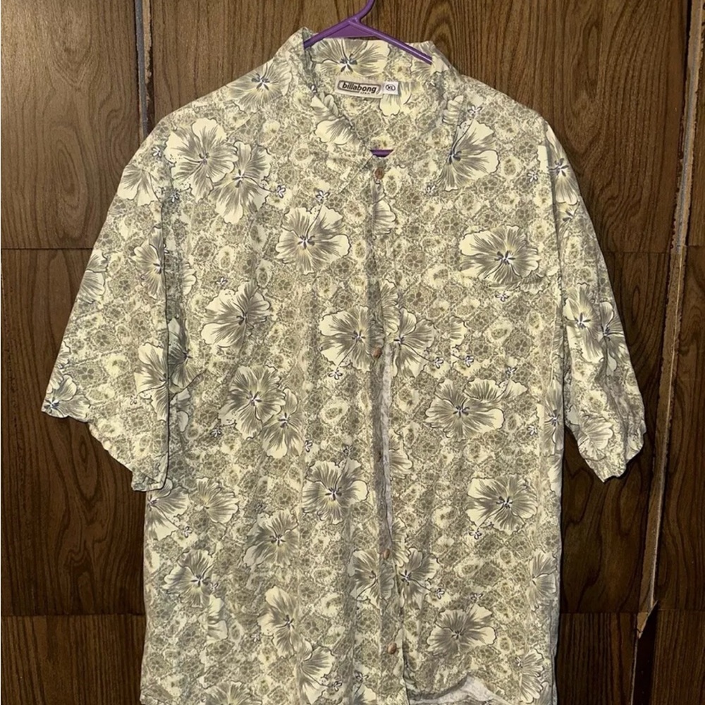 Billabong Floral Button-Up Hawaiian button up Shirt